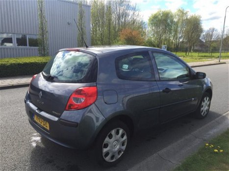 Renault Clio - 1.2-16V Authentique - 1