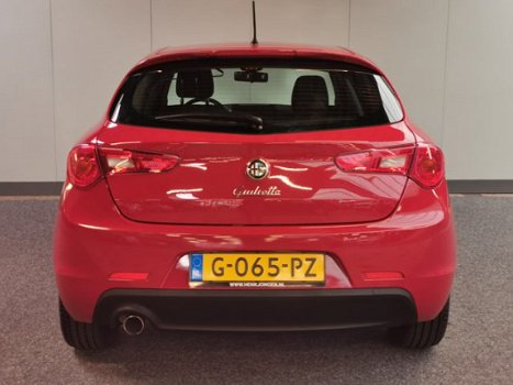 Alfa Romeo Giulietta - 1.4 T Distinctive 170 PK Rijklaar +6 maanden Bovag-garantie - 1