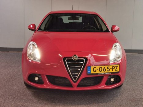 Alfa Romeo Giulietta - 1.4 T Distinctive 170 PK Rijklaar +6 maanden Bovag-garantie - 1