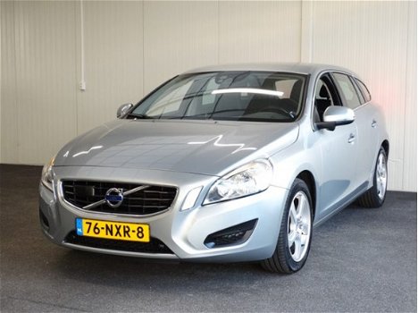 Volvo V60 - 2.0T 149KW AUT6 Momentum Business Edition - 1