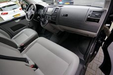 Volkswagen Transporter - 2.0 TDI 180PK L2H1 R-Line Navi Airco Trekhaak Actie