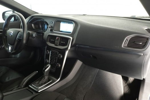 Volvo V40 - 2.0 D2 R-Design / Navigatie / Leder / Aut - 1