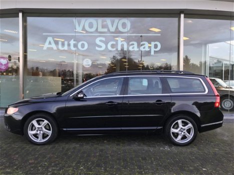 Volvo V70 - 2.0T 203 pk Momentum Automaat Navigatie Leer Verwarmbare voorstoelen - 1