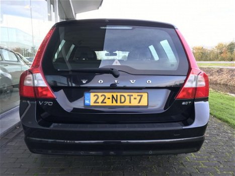 Volvo V70 - 2.0T 203 pk Momentum Automaat Navigatie Leer Verwarmbare voorstoelen - 1