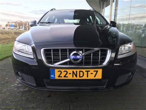 Volvo V70 - 2.0T 203 pk Momentum Automaat Navigatie Leer Verwarmbare voorstoelen - 1