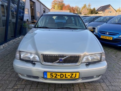 Volvo V70 - 2.4 Europa Automaat - 1