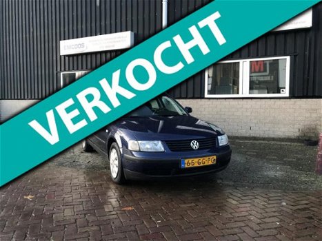 Volkswagen Passat - 1.8-5V Comfortline * Airco * 4X Elekt. Ramen - 1