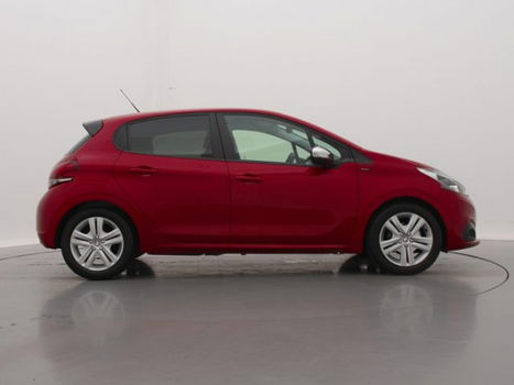 Peugeot 208 - 1.2 82pk Signature | Navigatie | Parkeersensoren | Airco | - 1