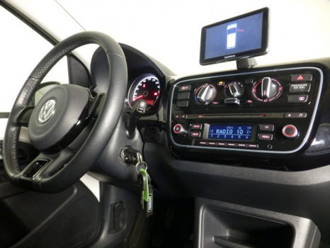 Volkswagen Up! - 1.0 High up, NL-auto, NAP | Navigatie | Airco | P-Sensoren | Cruise Control | Fende - 1