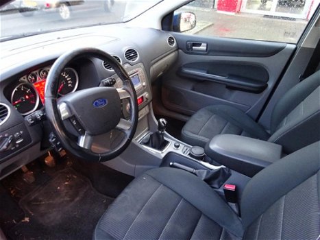 Ford Focus Wagon - 1.6 Titanium *NAVIGATIESYSTEEM / CLIMATE CONTROL - 1