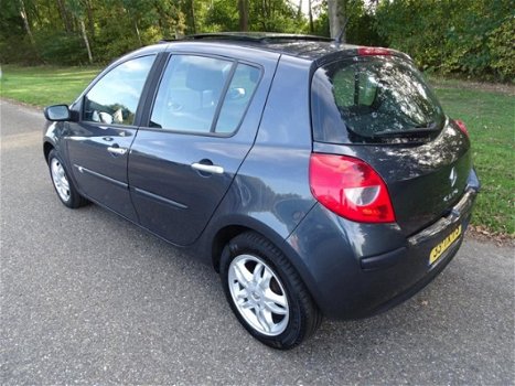 Renault Clio - 1.4-16V Exception 