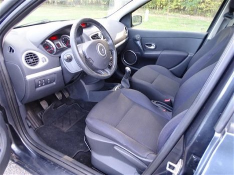 Renault Clio - 1.4-16V Exception 