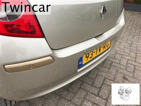 Renault Clio - 2.0 16V AUT.5-D INITIALE PARIS LEDER ECC - 1