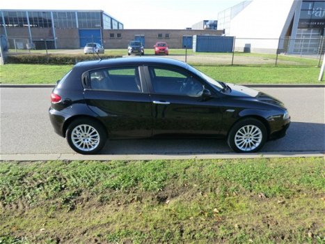 Alfa Romeo 147 - 2.0 T.Spark Business - 1