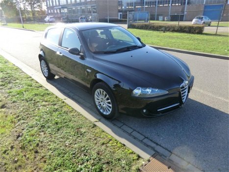 Alfa Romeo 147 - 2.0 T.Spark Business - 1