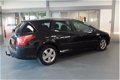 Peugeot 407 SW - 1.8-16V ST INCL APK EN NIEUWE DISTRIBUTIE. TREKHAAK, NAVI, PANODAK - 1 - Thumbnail