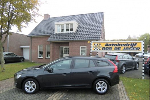 Volvo V60 - 1.6 D2 Kinetic incl O.H. Beurt Navi Ecc-Airco Lmv Pdc 6-Bak enz. GEEN AFLEVERINGSKOSTEN - 1