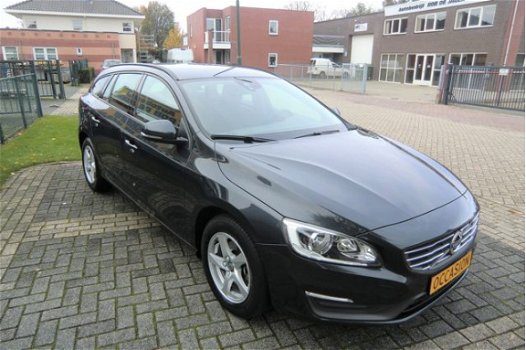 Volvo V60 - 1.6 D2 Kinetic incl O.H. Beurt Navi Ecc-Airco Lmv Pdc 6-Bak enz. GEEN AFLEVERINGSKOSTEN - 1