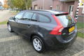 Volvo V60 - 1.6 D2 Kinetic incl O.H. Beurt Navi Ecc-Airco Lmv Pdc 6-Bak enz. GEEN AFLEVERINGSKOSTEN - 1 - Thumbnail