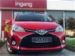 Toyota Yaris - 1.5 Full Hybrid 100pk Dynamic Sport | Navi, Spoiler, Carbon, TSS, LM Velgen, Stoelver - 1 - Thumbnail