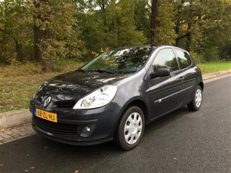 Renault Clio - 1.2-16V Special Line - 1