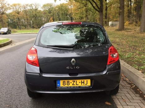 Renault Clio - 1.2-16V Special Line - 1