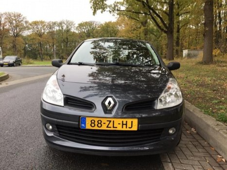 Renault Clio - 1.2-16V Special Line - 1