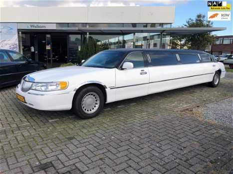 Lincoln Town Car - 4.6 Signature Limosine - 1