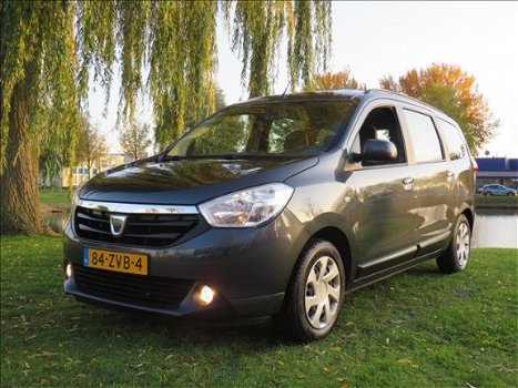 Dacia Lodgy - 1.5 dCi Lauréate *NL-AUTO* TREKHAAK PARKEERSENSOREN DEALER ONDERHOUDEN - 1