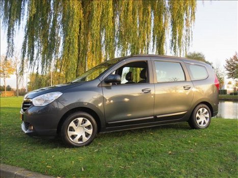 Dacia Lodgy - 1.5 dCi Lauréate *NL-AUTO* TREKHAAK PARKEERSENSOREN DEALER ONDERHOUDEN - 1