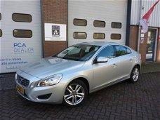 Volvo S60 - 1.6 DRIVe Momentum Navigatie, Pdc, City safety, Multimedia, Spraakbed... Vestiging Hilve