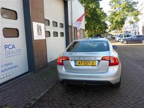 Volvo S60 - 1.6 DRIVe Momentum Navigatie, Pdc, City safety, Multimedia, Spraakbed... Vestiging Hilve - 1