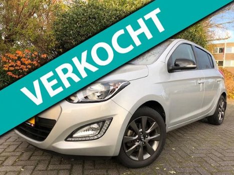 Hyundai i20 - , Clima, cruise control, Led, parkeersensoren, half leder - 1