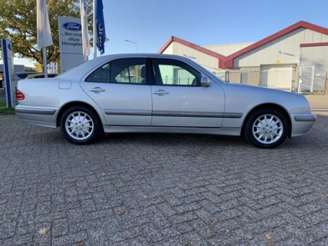 Mercedes-Benz E-klasse - 200 K. Elegance Automaat, NIEUWSTAAT * 74731 KM ORIGINEEL - 1