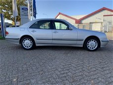 Mercedes-Benz E-klasse - 200 K. Elegance Automaat, NIEUWSTAAT * 74731 KM ORIGINEEL