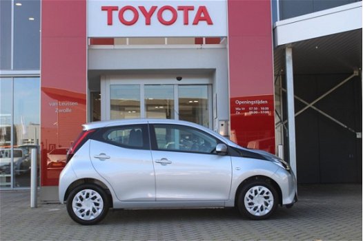 Toyota Aygo - X-PLAY 5-DEURS APPLE CAR PLAY AIRCO - 1