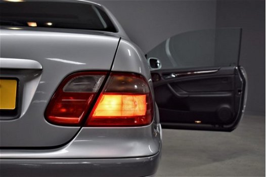 Mercedes-Benz CLK-klasse Coupé - 320 V6 218pk Sport Automaat Leer/Schuifdak/Clima/Youngtimer/117dkm - 1