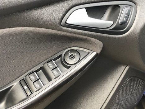 Ford Focus Wagon - 1.5 TDCI Titanium Navi | Climate | Cruise | Parkassist | Bluetooth - 1