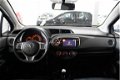 Toyota Yaris - 1.3 VVT-i Aspiration Airco, Cr Control, NAVI, 6 Bak, Dealer Onderhouden - 1 - Thumbnail