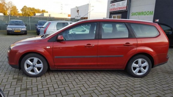 Ford Focus Wagon - 1.6-16V Futura - Met AIRCO - APK TOT : 17-11-2020 - 1