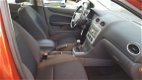 Ford Focus Wagon - 1.6-16V Futura - Met AIRCO - APK TOT : 17-11-2020 - 1 - Thumbnail