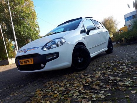 Fiat Punto Evo - 1.3 M-Jet Dynamic ZEER MOOIE AUTO /PANORAMA /LEER /AIRCO/NIEUWE APK/NAP/INRUIL MOG - 1