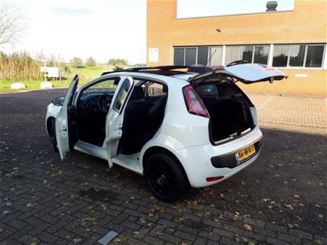 Fiat Punto Evo - 1.3 M-Jet Dynamic ZEER MOOIE AUTO /PANORAMA /LEER /AIRCO/NIEUWE APK/NAP/INRUIL MOG - 1