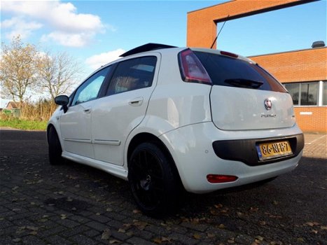 Fiat Punto Evo - 1.3 M-Jet Dynamic ZEER MOOIE AUTO /PANORAMA /LEER /AIRCO/NIEUWE APK/NAP/INRUIL MOG - 1