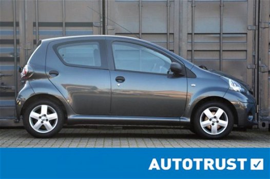 Toyota Aygo - 1.0 VVT-i Now 5 deurs airco LM velgen GARANTIE - 1