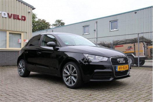 Audi A1 Sportback - 1.2 TFSI Attraction PDC / Stoelverwarming / Airco - 1