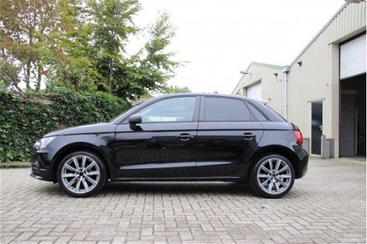 Audi A1 Sportback - 1.2 TFSI Attraction PDC / Stoelverwarming / Airco - 1