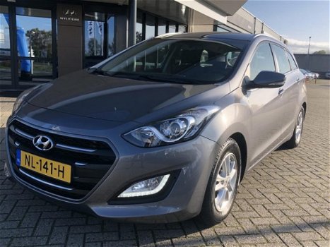 Hyundai i30 Wagon - 1.6 CRDi Business edi. Automaat Navigatie, Trekhaak, Cruise Control, Camera - 1