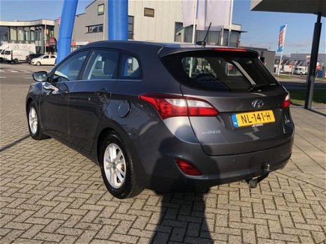 Hyundai i30 Wagon - 1.6 CRDi Business edi. Automaat Navigatie, Trekhaak, Cruise Control, Camera - 1