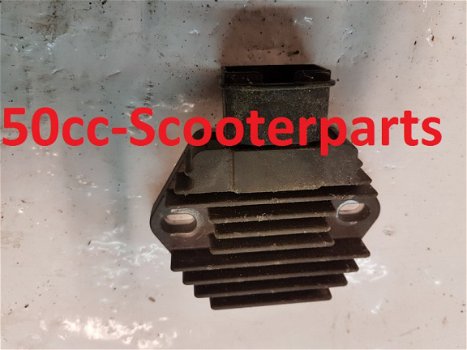 Spanningsregelaar Honda Chiocciola Nes 125 Gebruikt 31600-KFG-862 - 1